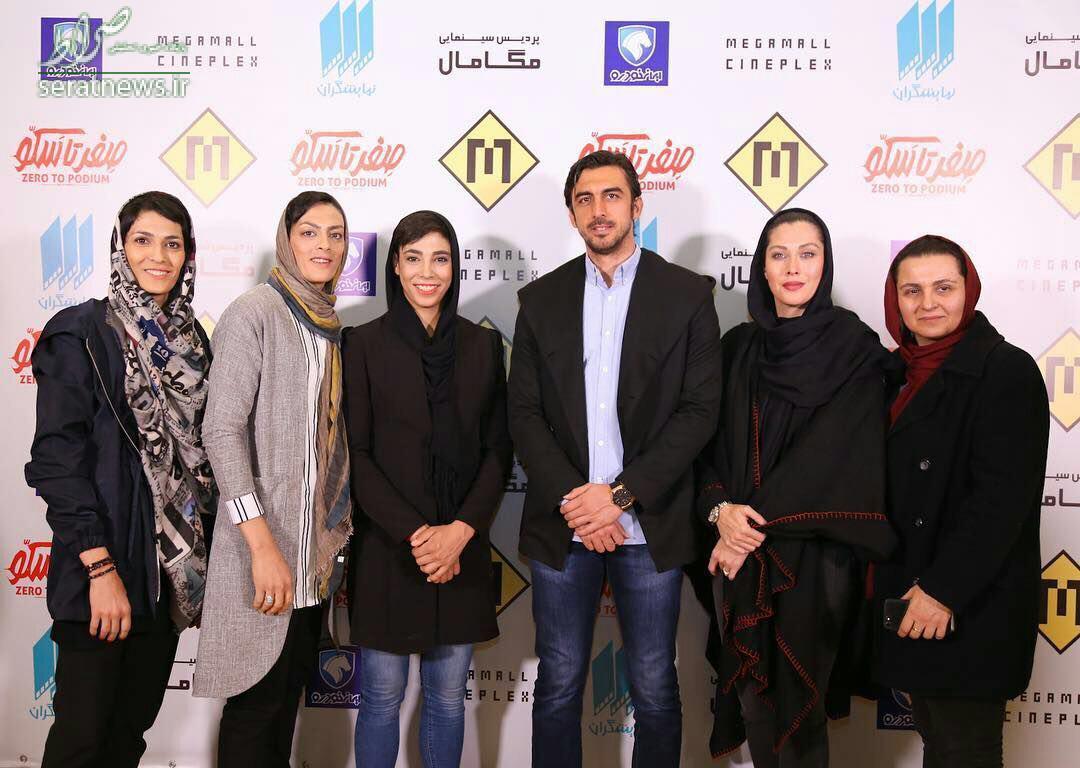 عکس یادگاری رحمتی با خواهران منصوریان