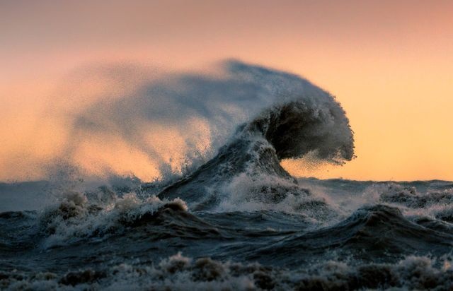موج سرکش در عکس روز نشنال جئوگرافیک+ عکس