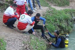 نجات جان ۵ نفر در رودخانه زهره