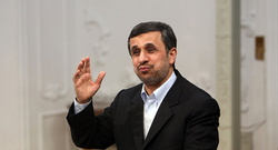 روزنامه اطلاعات: رفتار‌های احمدی‌نژاد کاریکاتوری است