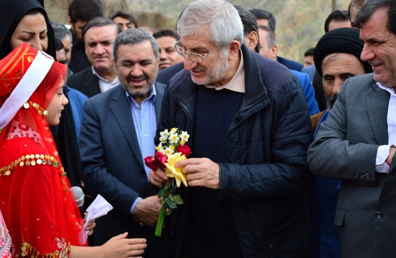 ۹۰ درصد وامهای بنیاد علوی و بنیاد مستضعفان به روستاییان پرداخت میشود ۹۰ درصد وامهای بنیاد علوی و بنیاد مستضعفان به روستاییان پرداخت میشود