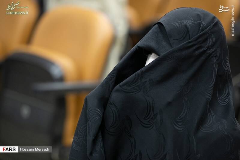 عکس/ پوشش عجیب یک خانم در دادگاه حسین هدایتی