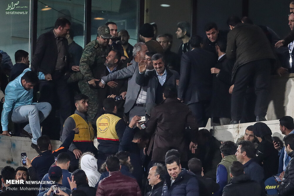تصاویر/ حضور احمدی نژاد در دیدار تیم‌های استقلال و العین