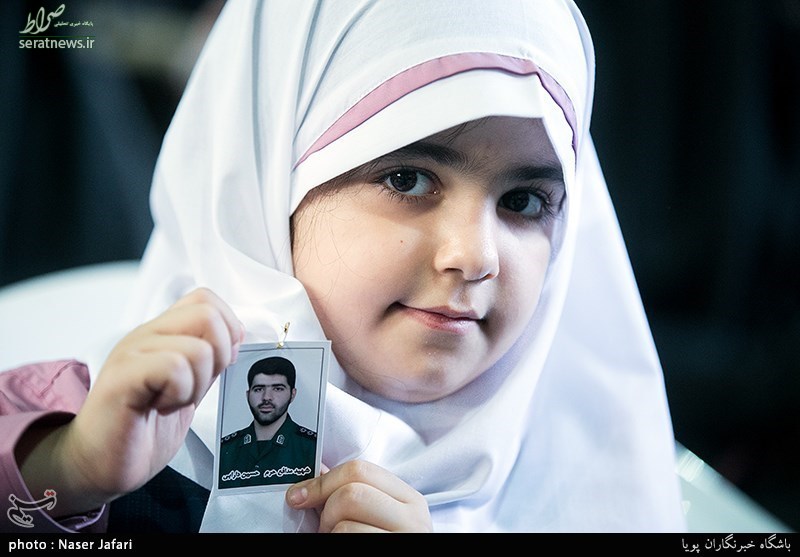 دیدار سرلشکر سلیمانی با خانواده شهید مدافع حرم +تصاویر