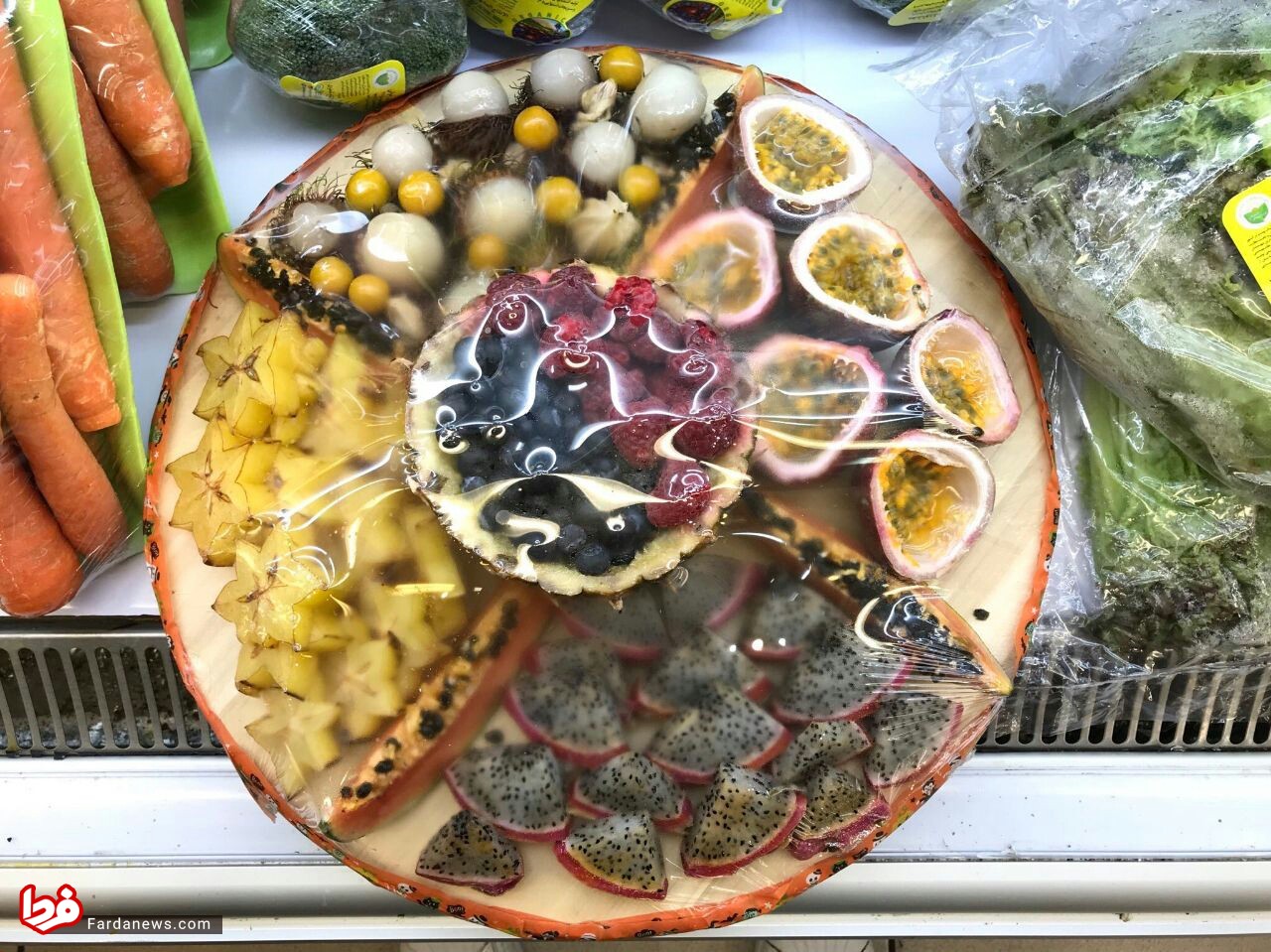 سبد میوه ۳۰۰ هزار تومانی در یک فروشگاه تهران! +عکس
