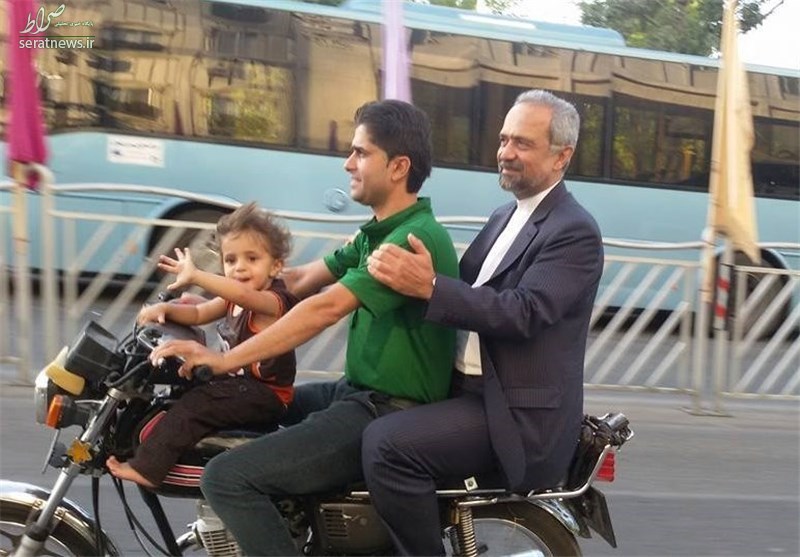 مسئولانی که موتور سوار میشوند، اما بدون کلاه!+تصاویر مسئولانی که موتور سوار میشوند، اما بدون کلاه!+تصاویر