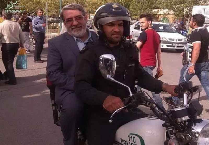 مسئولانی که موتور سوار میشوند، اما بدون کلاه!+تصاویر مسئولانی که موتور سوار میشوند، اما بدون کلاه!+تصاویر