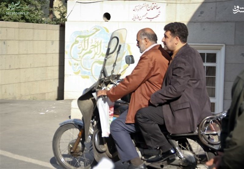 مسئولانی که موتور سوار میشوند، اما بدون کلاه!+تصاویر مسئولانی که موتور سوار میشوند، اما بدون کلاه!+تصاویر
