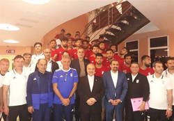وزیر ورزش پاداش ملی‌پوشان فوتبال را پرداخت کرد