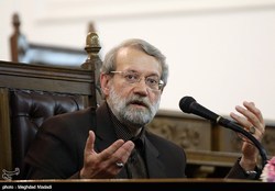 توصیه لاریجانی به شوراها: با دید منفی مسائل را دنبال نکنید