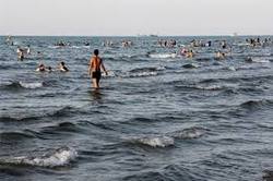 هشدار به شناگران سواحل خزر نسبت به جریان‌های شکافنده
