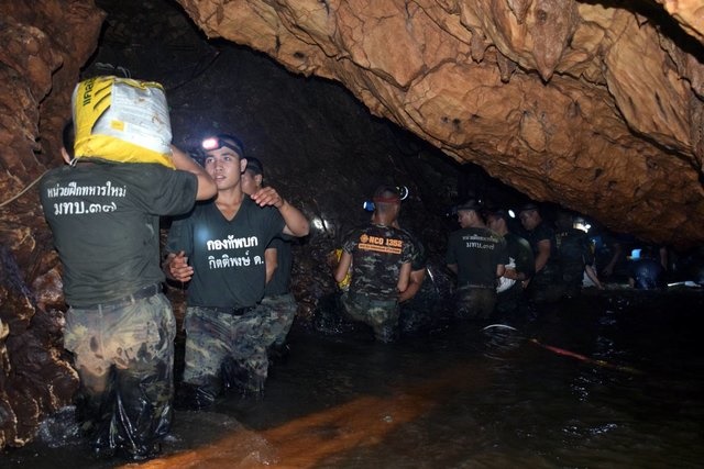 عکس / پایان موفقیت‌آمیز عملیات نجات ۱۲ نوجوان تایلندی و مربی‌شان