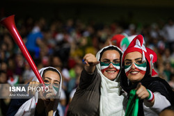 مدیر برکنار شده ورزشگاه آزادی: چون زنان را به استادیوم راه دادم برکنار شدم