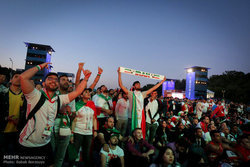 بازتاب سروصدای تماشاگران ایرانی مقابل هتل پرتغال در جهان