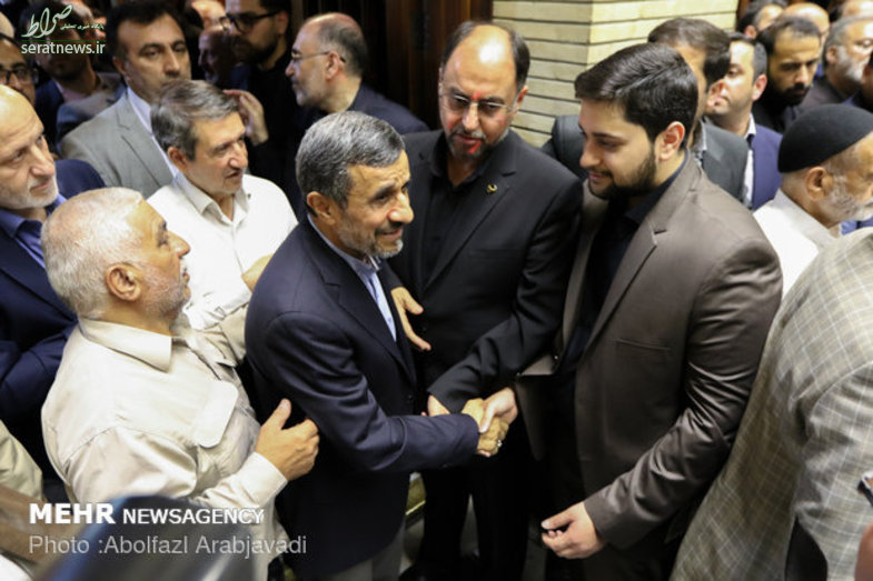 عکس/ احمدی نژاد  در مراسم ختم پدر وحید حقانیان