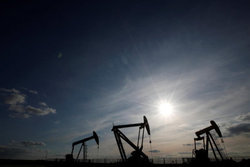 قیمت نفت با نگرانی از افت تقاضا پایین آمد