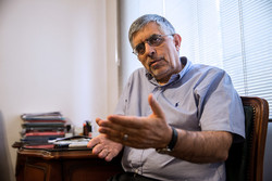 کرباسچی: حتی اگر احمدی نژاد سوال کند، روحانی باید پاسخ دهد