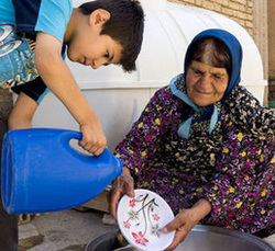 روستاییان فارس در صف خرید آب/ ۲۰ لیتر ۴۰۰ تومان!