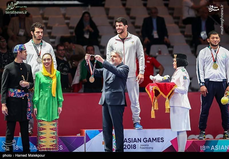 تصاویر/ خوشحالی رئیس کمیته ملی المپیک از طلای یزدانی