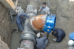 استفاده از آب شرب در عملیات ساخت و ساز مناطق زلزله زده!