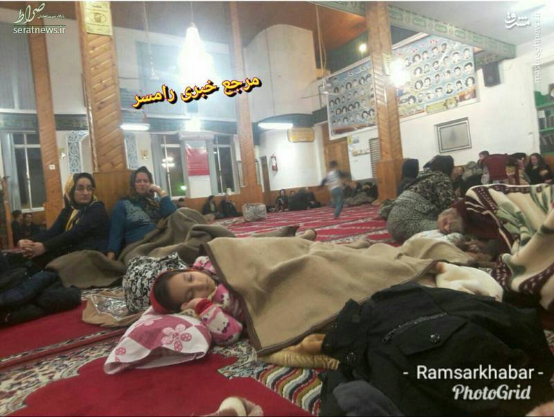 عکس/ پناه بردن مردم سیل‌زده رامسر به مسجد