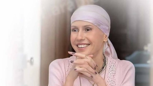 تصاویر/ حضورمتفاوت همسر اسد درجلسات پس از شیمی درمانی