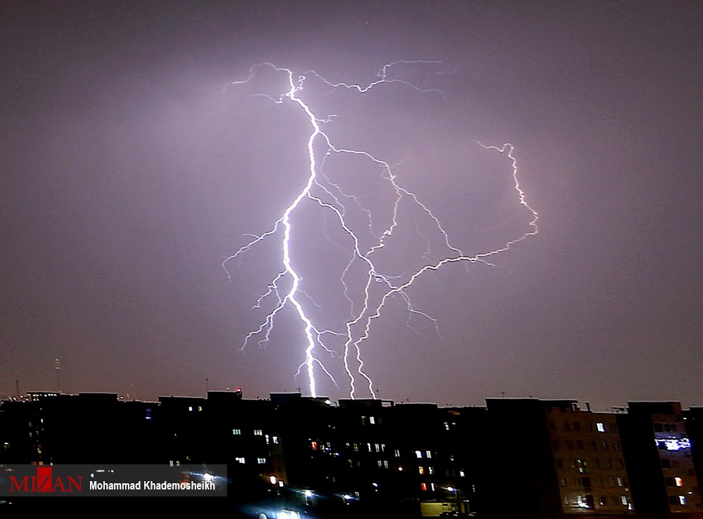 رعد و برق در آسمان تهران 