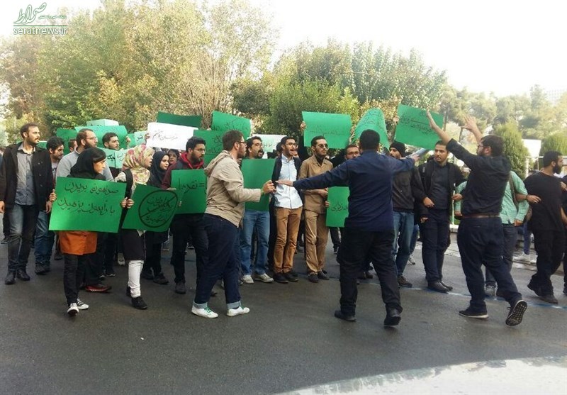 تجمع دانشجویان حامی روحانی علیه روحانی در دانشگاه تهران + عکس