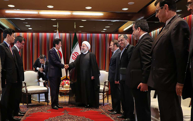 دیدار روحانی با نخست وزیر ژاپن