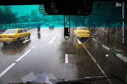 بارش در تهران شدت می‌گیرد؛ هوا سردتر می‌شود