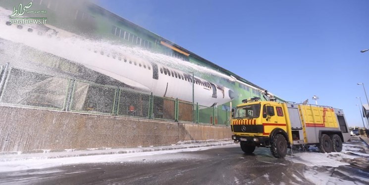 آتش‌سوزی یک فروند هواپیمای اسقاطی در فرودگاه امام / آتش مهار شد‌+عکس