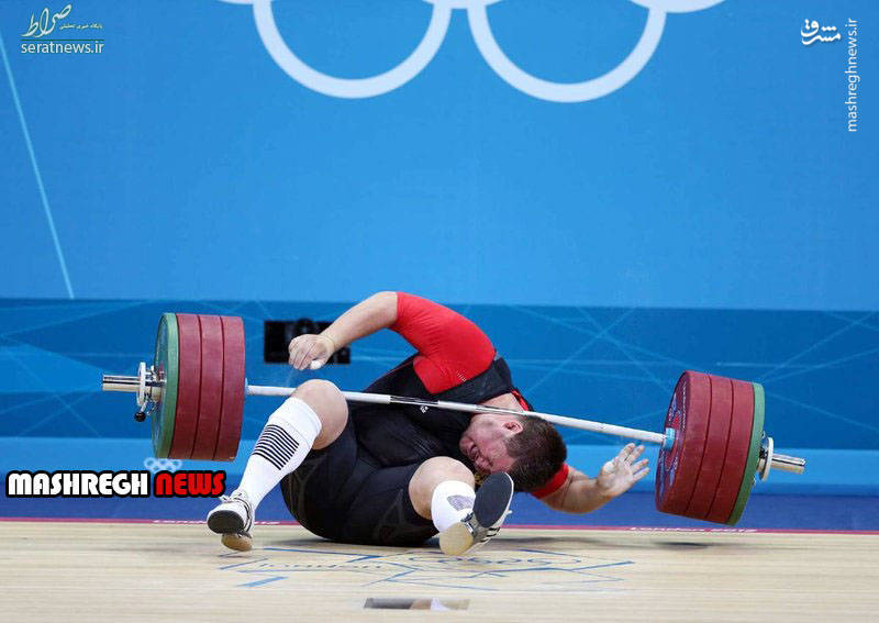 عکس/ گردن قهرمان المپیک زیر وزنه ماند!