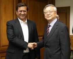دیدار رئیس کل بانک مرکزی با سفیر چین