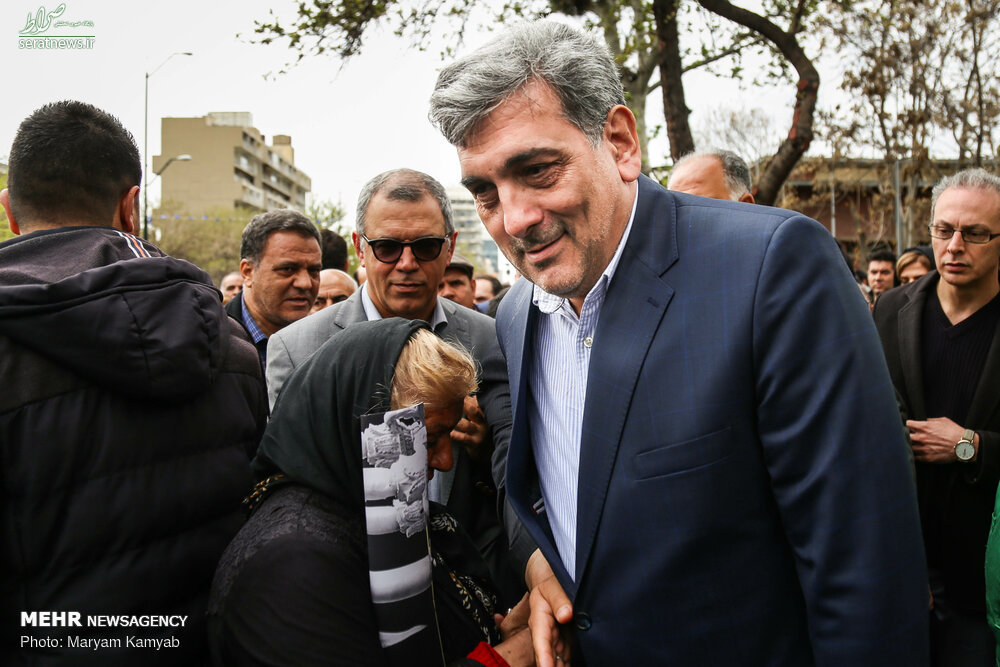 عکس/ شهردار تهران در مراسم تشییع جمشید مشایخی