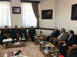 دیدار وزیر امور خارجه با فرماندهان عالی رتبه سپاه