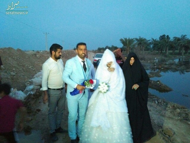 تصاویر/ مراسم ازدواج‌ زوج خوزستانی روی سیل