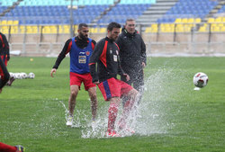 تمرین پرسپولیسی‌ها زیر بارش شدید باران