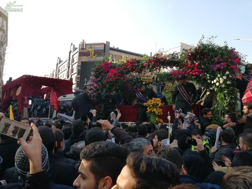 تصاویر/ تشییع پیکرهای شهدا به سمت میدان انقلاب تهران