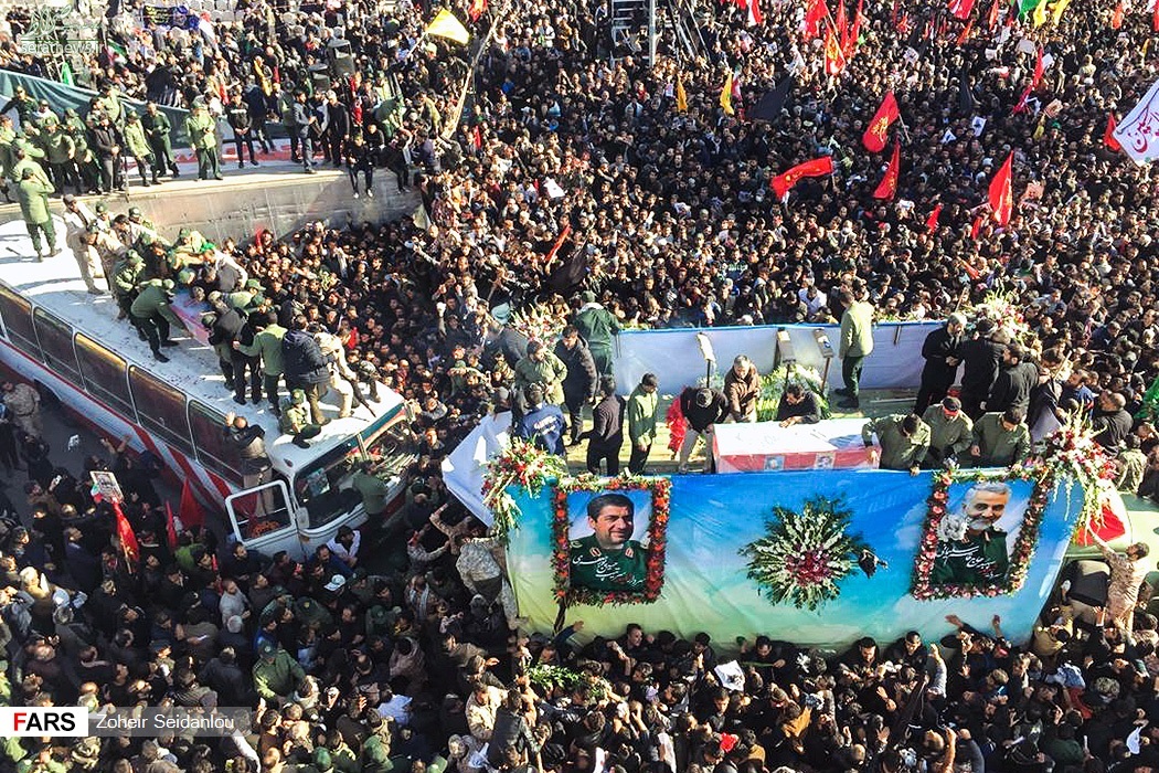 تصاویر / خودرو حامل پیکر مطهر حاج قاسم در کرمان