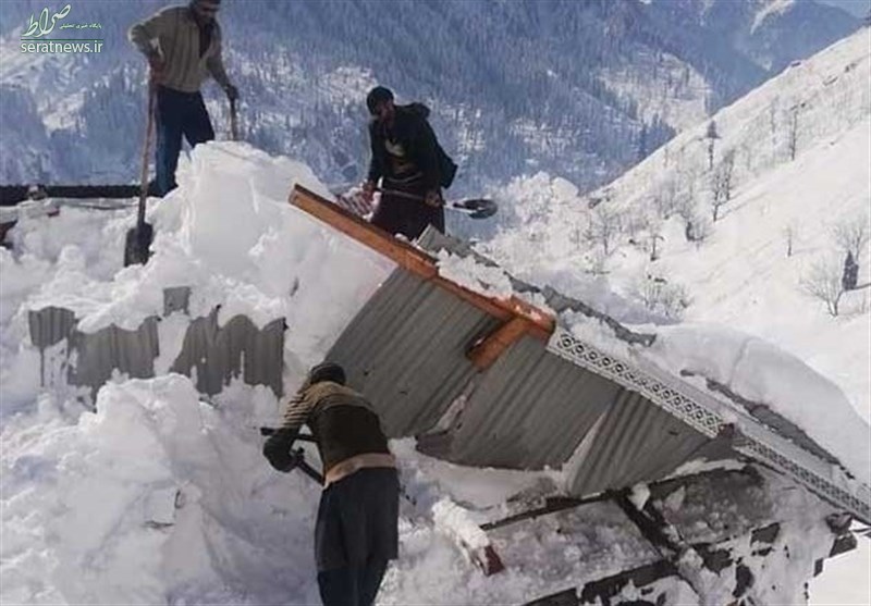 عکس/ سقوط بهمن در کشمیر ۶۲ کشته برجای گذاشت