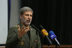 وزیر دفاع: حق ملت ایران را از دشمنان می‌گیریم