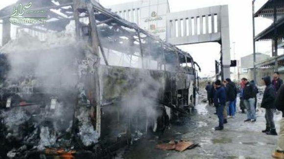 خاکستر شدن اتوبوس مسافربری در مرز تمرچین+ عکس