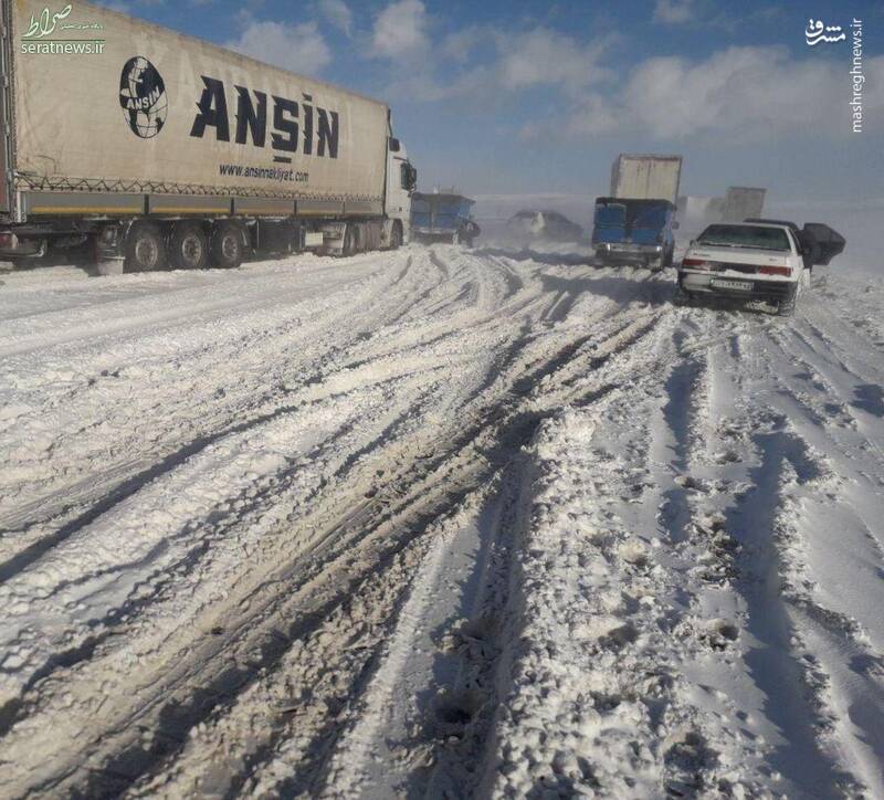 عکس/ خودروهای گرفتار در برف و کولاک