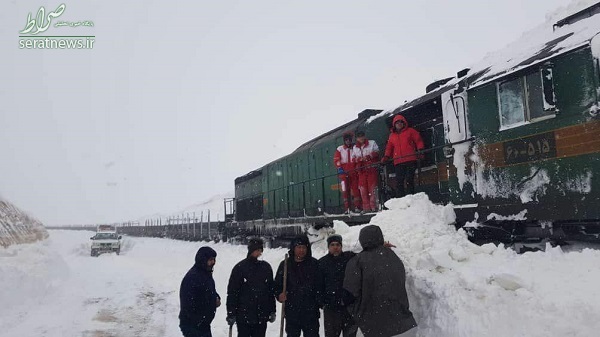 تصادف قطار با برف بستان‌آباد+ عکس