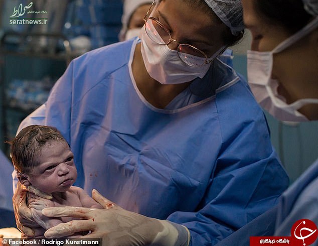نگاه جالب نوزاد به پرستار پس از تولد! +عکس