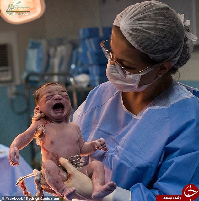 نگاه جالب نوزاد به پرستار پس از تولد! +عکس