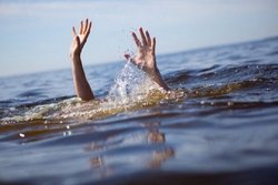 سقوط دختر یک ساله در کانال آب