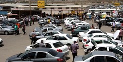 دولت نقدینگی خودروسازان را تامین کند