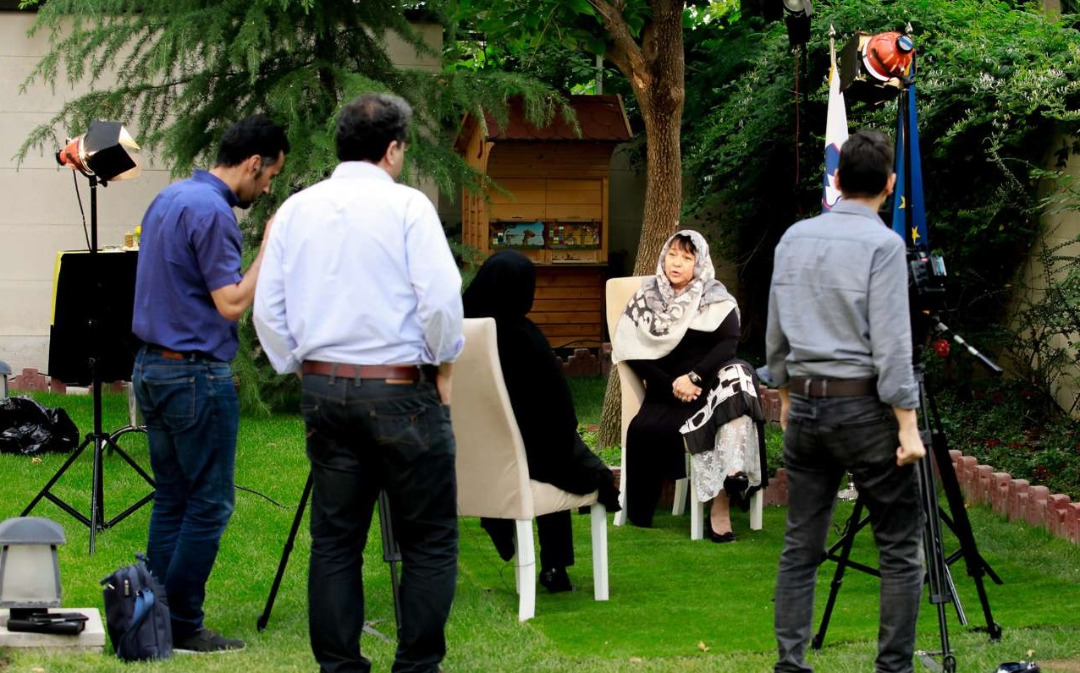 عکس/ نقش و نگار عجیب حیاط سفارت اسلوونی در تهران