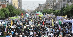 راهپیمایان تهرانی قبل از آغاز رسمی مراسم در خیابان‌ها حضور یافتند
